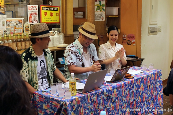 左から、岡山さん、藤野さん、金城ひなのさん