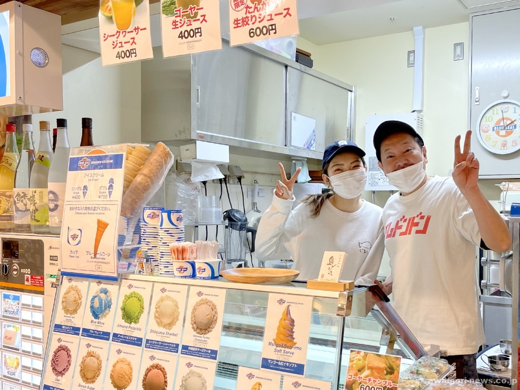 野菜コーナーの仕入れを担当する「翁屋」さんが、パーラーも構える。同社が運営する東銀座の沖縄料理店「島どうふ」は、泡盛に造詣深いことでも有名