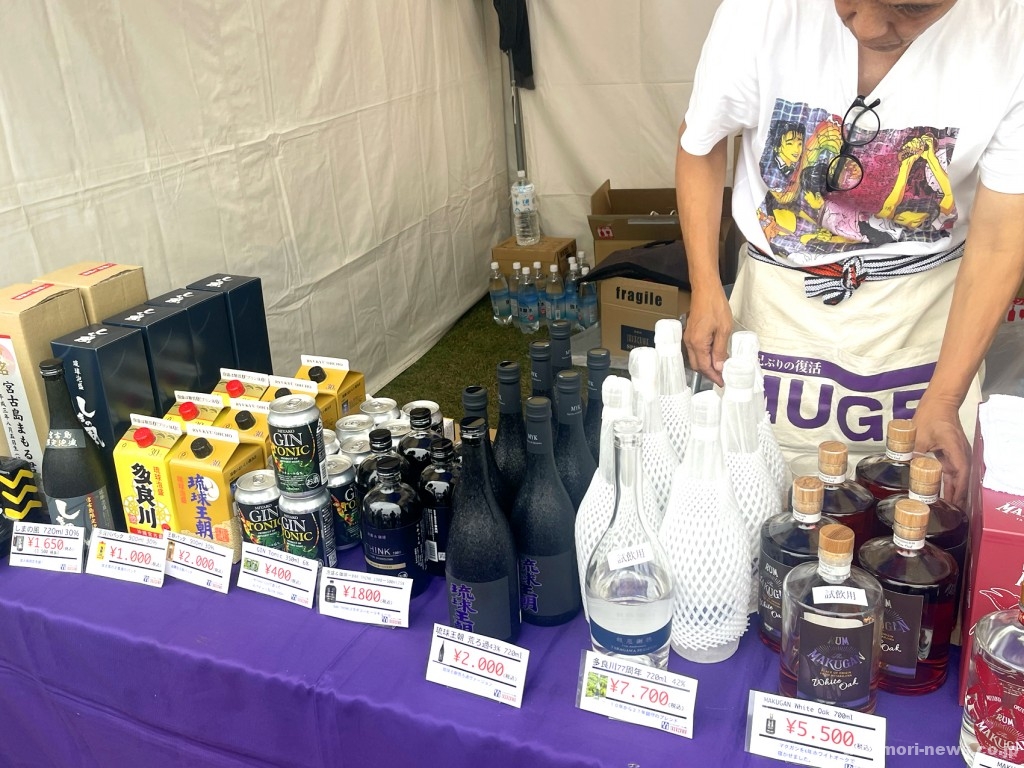 多良川ブースには、前週の産業まつりで発表されたばかり「77周年記念古酒」がお目見え。