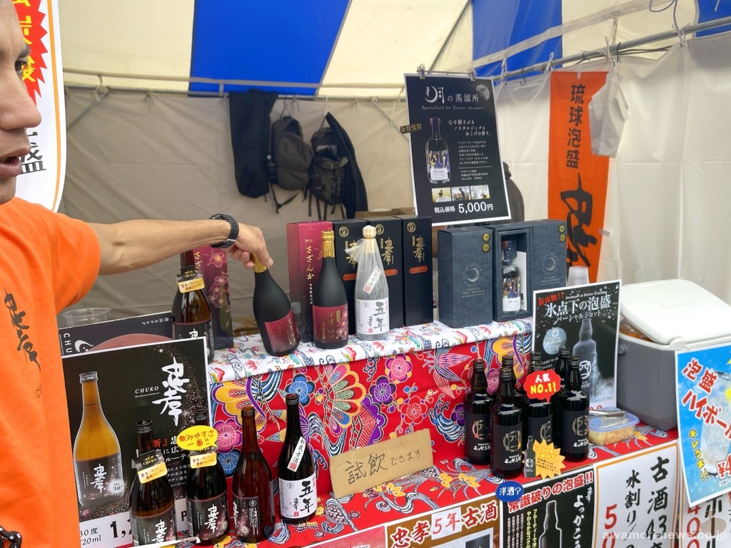 忠孝酒造ブースには、新しくなったスタンダード「忠孝」と、秋冬季の風物詩「さざんか」が登場。