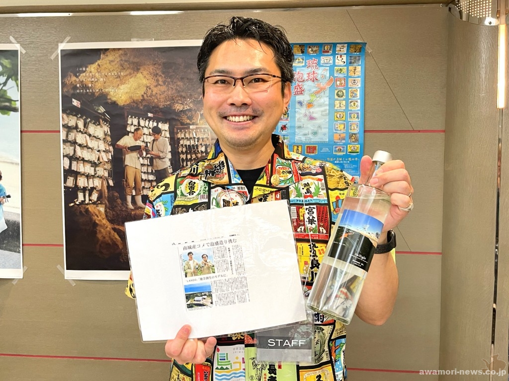 マイスターが案内する協賛ブースには、話題の新酒造所・LANDOが手がけた「Twilight44度」も登場