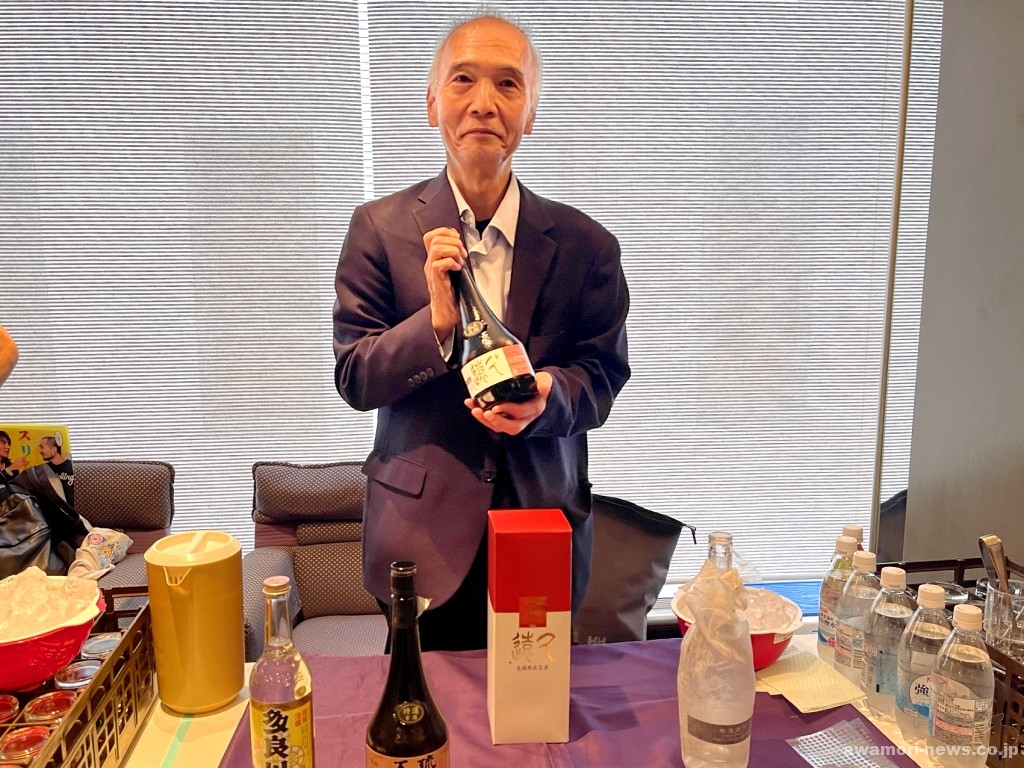 産業まつり、鶴見ウチナー祭、そして文化祭と大忙しだった、多良川ブースの平山さん