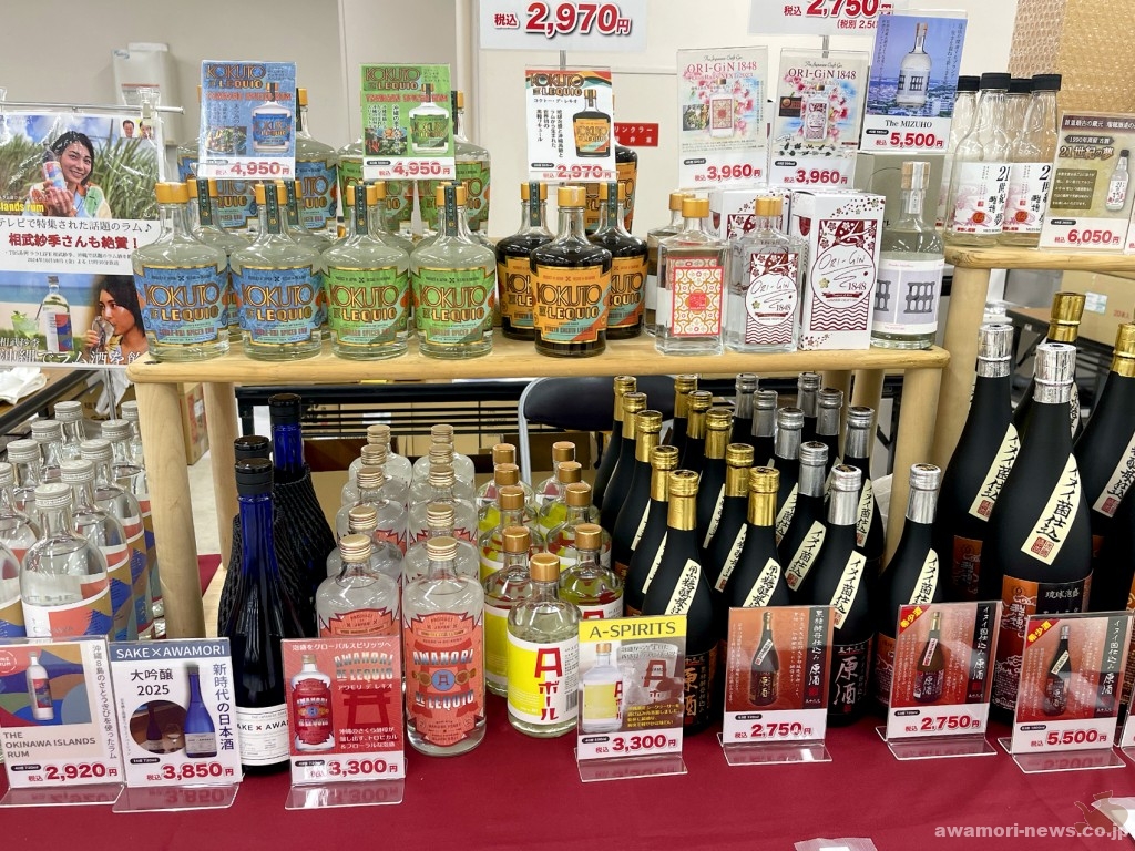 泡盛をはじめ、ジン、ラム、リキュール、日本酒ブレンドと幅広いラインナップが揃う瑞穂酒造。
