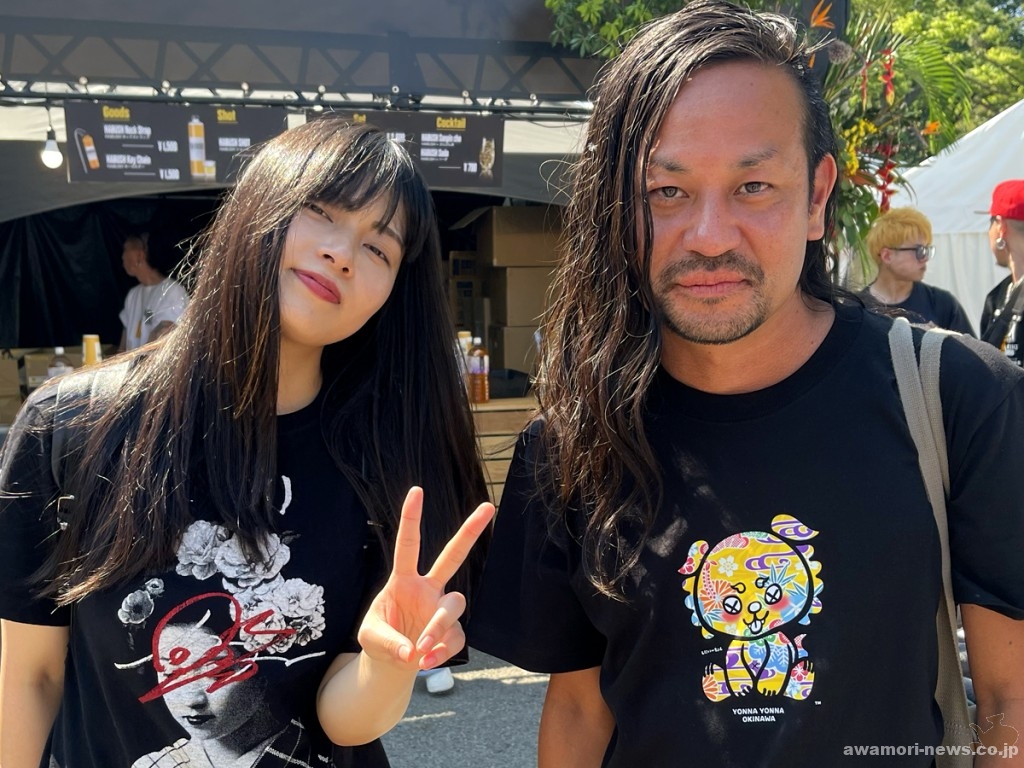 GARDEN STAGEから会場を盛り上げたRYUKYUDISKOの廣山哲史さんと、彩 Sayaさん。彩 Sayaさんは泡盛に詳しいことでもお馴染み。
