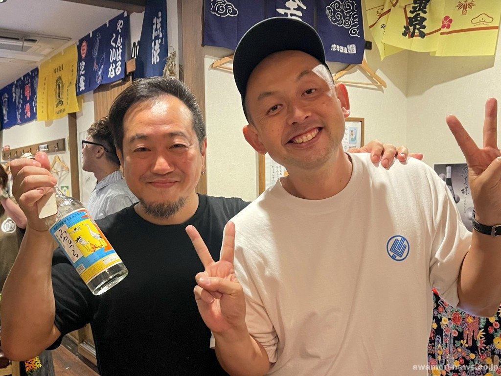 主催の二人。くいなくいなの小滝さん（左）とAWAMORI+の酒井さん（右）